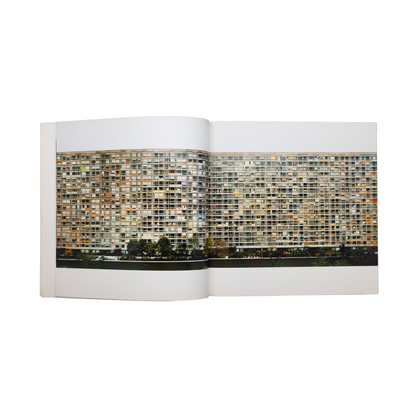 andreas gursky centre pompidou 2002